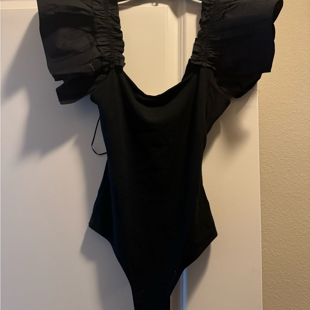 Le Lis Black Ruffled Sleeve Bodysuit Top